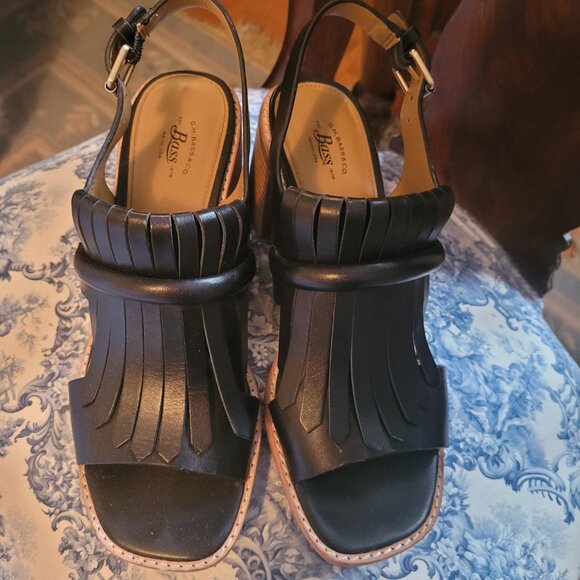๐ก Bass Black Sandal with Fringe & Kiltie - Size 8.5 ๐ก - Picture 2 of 4